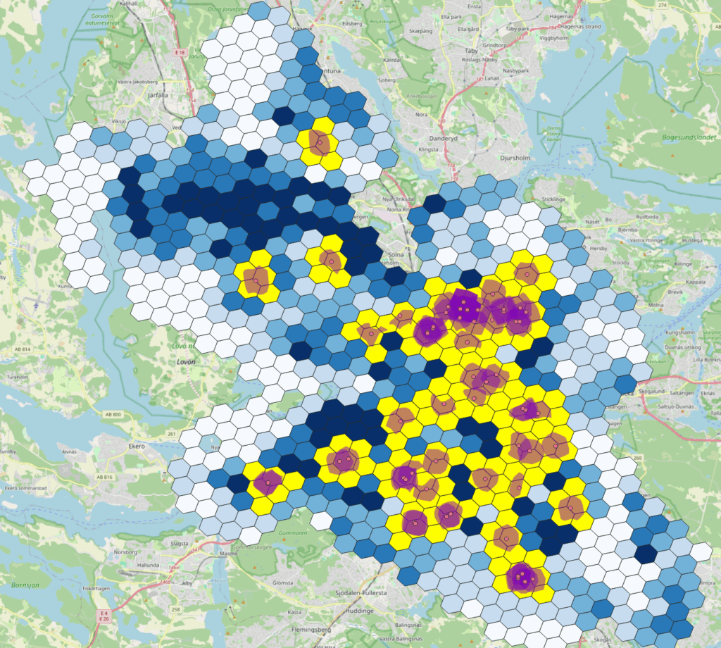 map of Stockholm showing oopulation hexagons overlapped by isochrone polygons