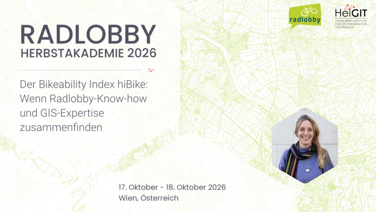 Titelblatt mit dem Text 'RADLOBBY HERBSTAKADEMIE 2026 The Bikeability Index hiBike: When Radlobby Know-How and GIS Expertise Come Together October 17 – October 18, 2026 Vienna, Austria' und einem Porträtfoto einer lächelnden Frau vor einem hellgrünen Stadtplanhintergrund